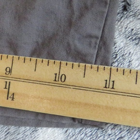 Lee* Women's 1.5" Belt Loop Multipocketed Midrise Cargo Shorts~ Size (14) Medium - Picture 10 of 12